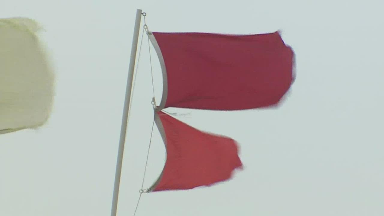 Flags Warn Swimmers in Galveston of Dangerous Rip Currents | KHOU 11