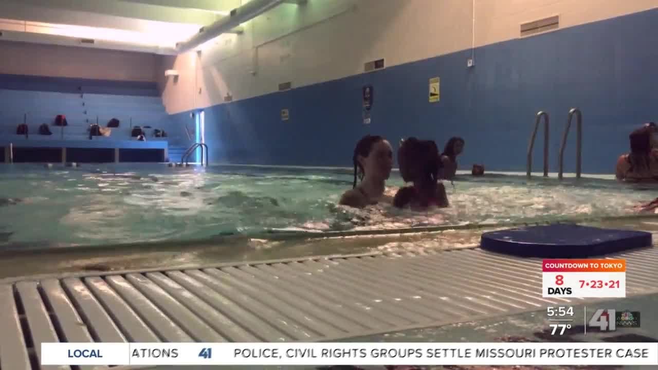 Swim Club Members Teach Kids How to Swim | 41 Action News