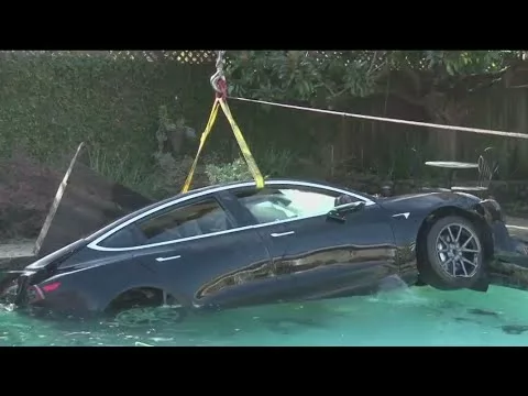 A Deadly Crash Ends With a Tesla in a Swimming Pool | KTVU Fox 2 San Francisco
