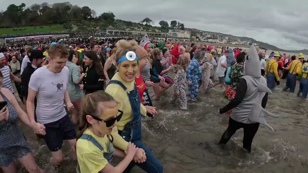 The Lyme Lunge 2024, New Year’s Day Charity Swim, Lyme Regis, Dorset | Love Lyme Regis